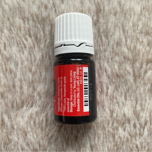 Young Living Roman Chamomile Essential Oil - Picture 3 of 3